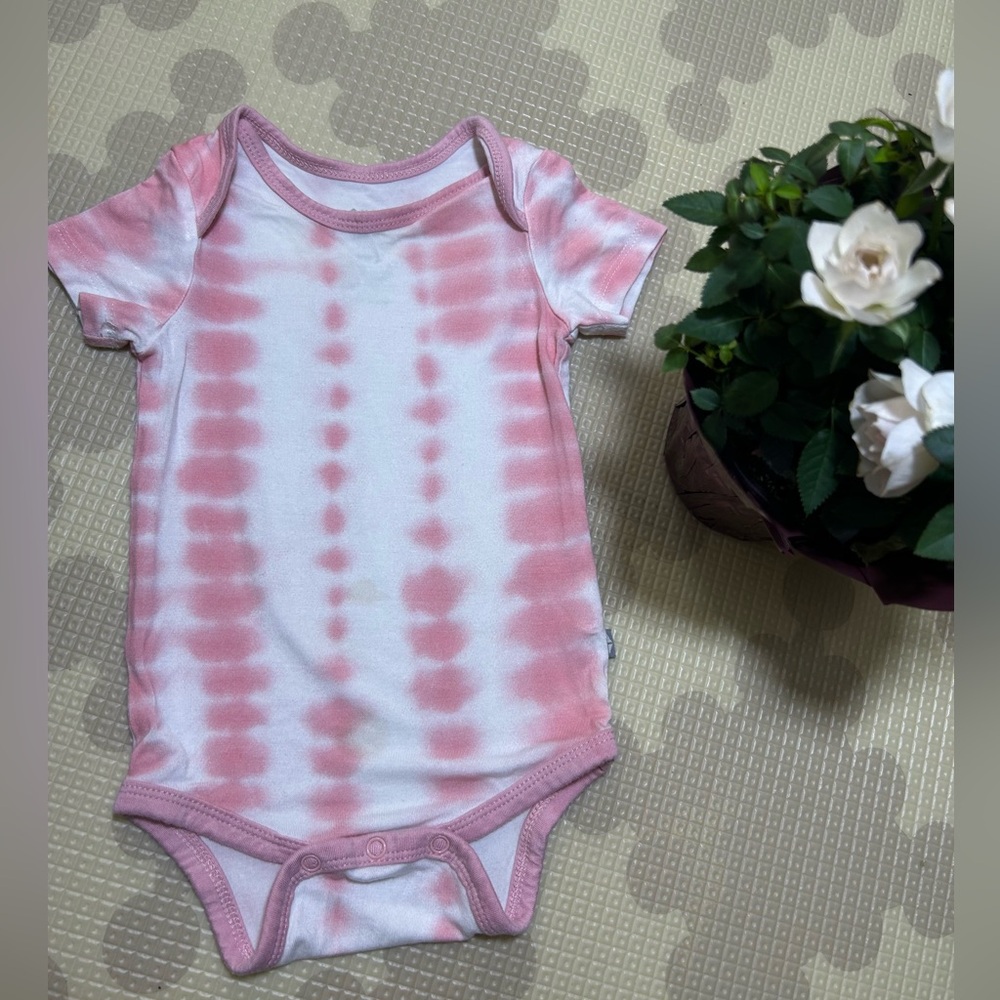👶🌸💗 KyteBABY Pink and White 3-6M Bodysuit -Shop 👶🌸💗